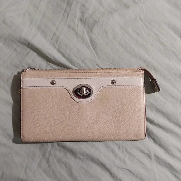 Coach Beige Shoulder Bag with Scarf and Wallet - Picture 11 of 15